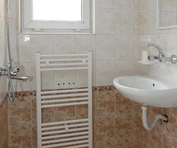 семеен орфей מלון Teshel